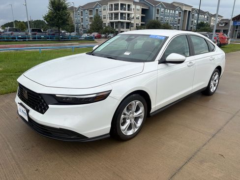 Certified 2025 Honda Accord LX image 4