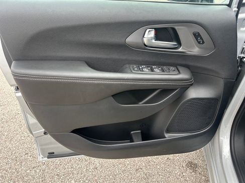 New 2026 Chrysler Pacifica Select AWD/4WD image 13