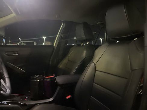 Used 2024 Toyota Corolla Cross LE image 7