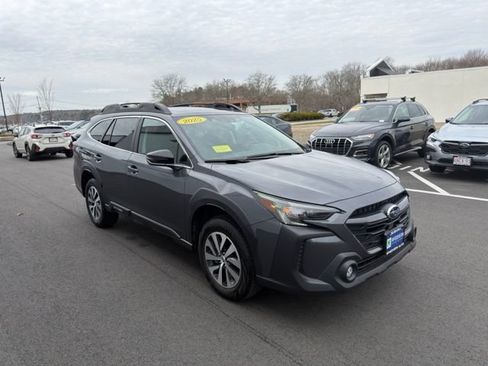 Used 2025 Subaru Outback Premium AWD/4WD image 4