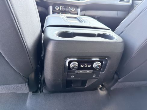 Used 2024 GMC Yukon SLT AWD/4WD image 23