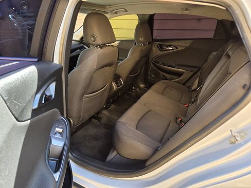 Used 2019 Chevrolet Malibu LT FWD image 11