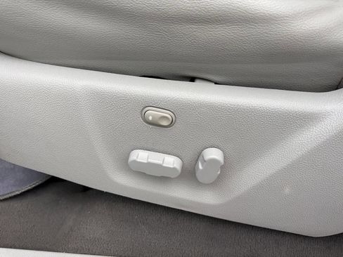 Used 2004 Lincoln Navigator Luxury image 16