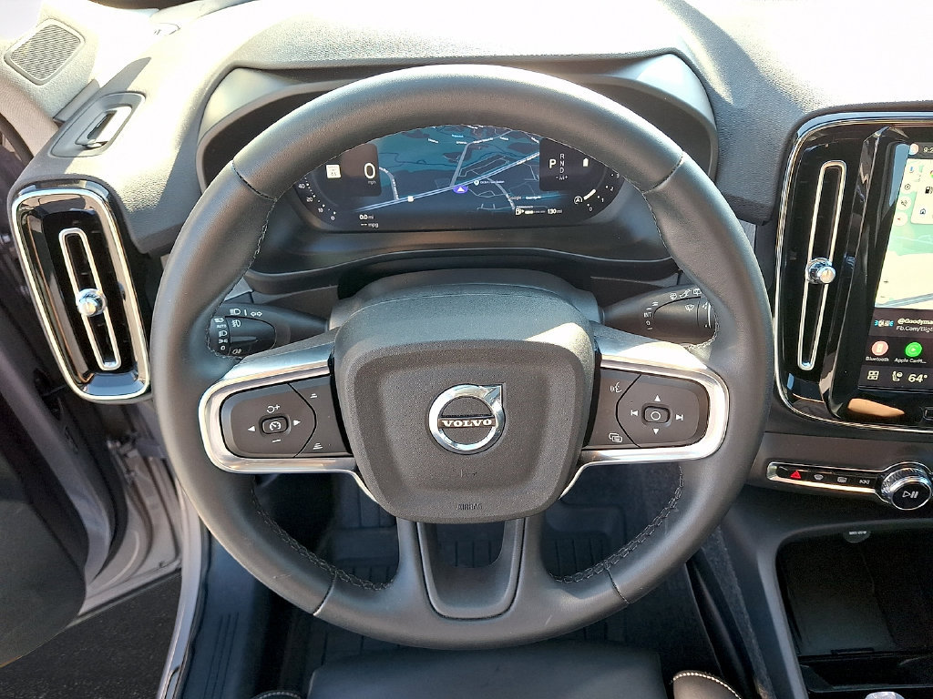 Certified 2026 Volvo XC40 B5 Plus AWD/4WD image 22