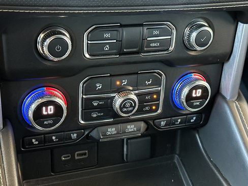 Used 2022 GMC Yukon SLT w/ SLT Luxury Package RWD image 22