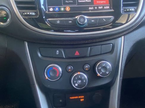 Used 2019 Chevrolet Trax LT w/ LT Convenience Package FWD image 8