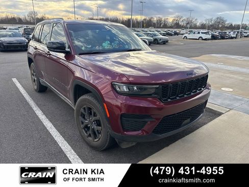 Used 2024 Jeep Grand Cherokee Altitude image 1