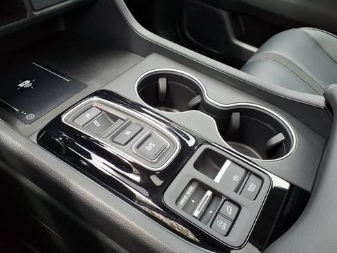 Certified 2025 Honda Pilot Touring image 19