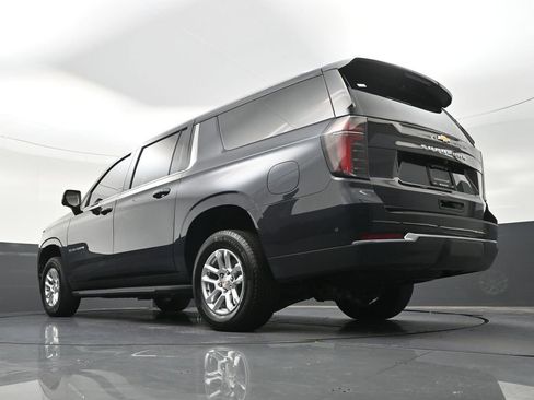 Used 2025 Chevrolet Suburban LS RWD image 26