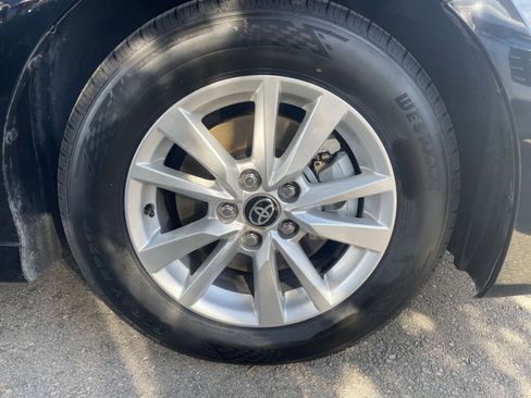 Used 2025 Toyota Camry LE image 29