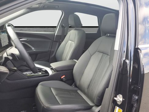 Used 2025 Audi Q5 Premium w/ Convenience Package image 19