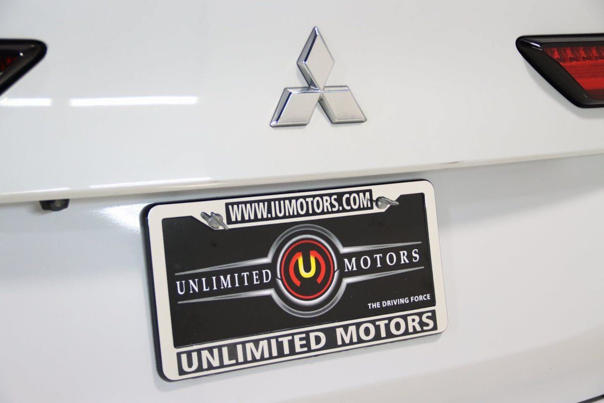 Used 2024 Mitsubishi Outlander 4WD Plug-In Hybrid image 4