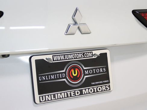 Used 2024 Mitsubishi Outlander 4WD Plug-In Hybrid image 4