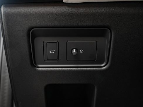 New 2026 Land Rover Discovery S image 45