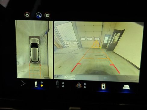 Used 2025 Chevrolet Equinox LT w/ Convenience Package II image 29