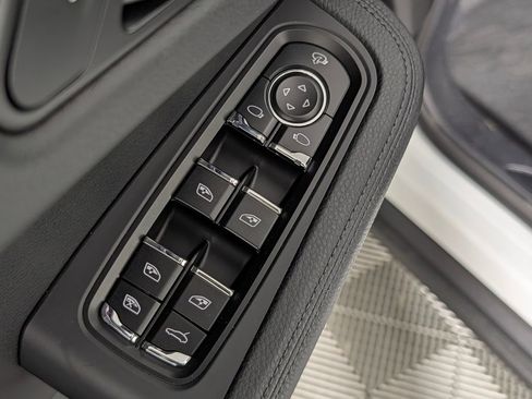 New 2026 Porsche Macan image 29