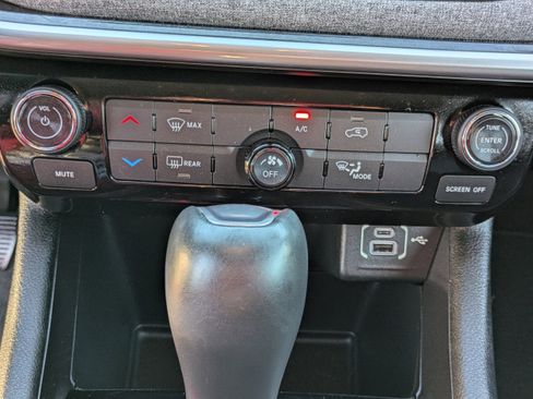 Used 2022 Jeep Compass Latitude image 21