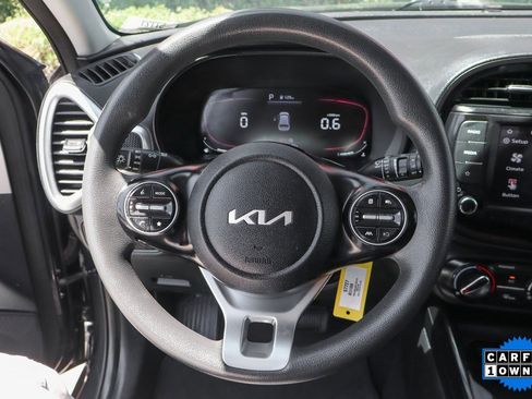 Used 2023 Kia Soul LX image 16