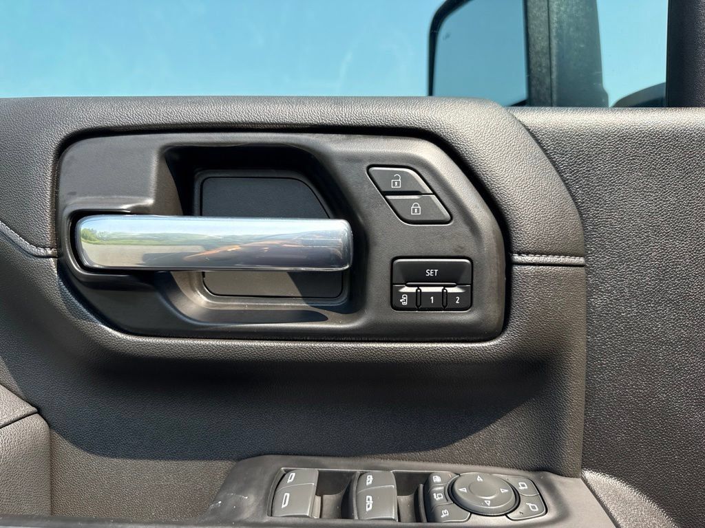 Used 2022 Chevrolet Silverado 2500 LTZ w/ LTZ Convenience Package AWD/4WD image 30