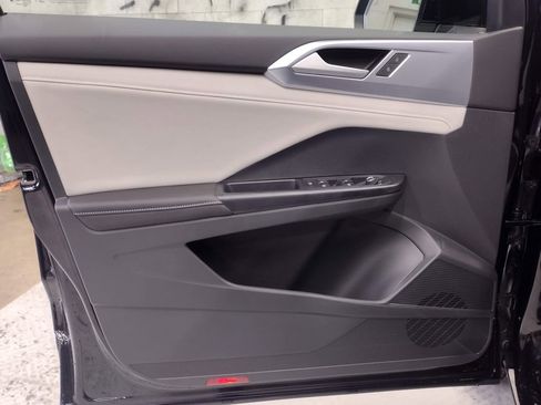 New 2026 Volkswagen Taos SE image 17