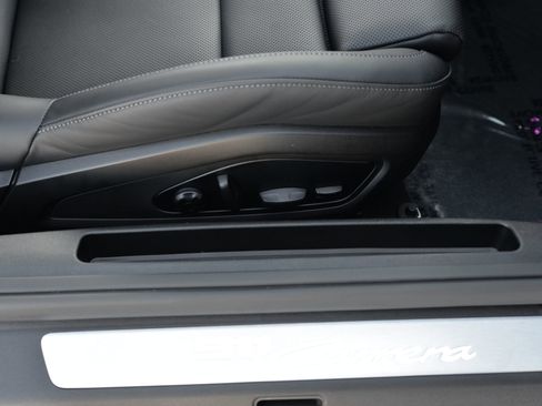 Certified 2025 Porsche 911 Carrera image 13