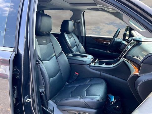 Used 2018 Cadillac Escalade Premium Luxury AWD/4WD image 30