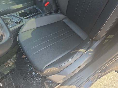 Used 2022 Volkswagen Tiguan SE AWD/4WD image 14