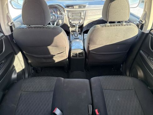 Used 2018 Nissan Rogue SV image 19