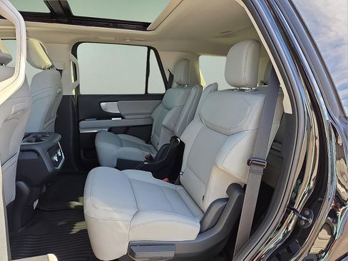 New 2026 Ford Expedition Active image 10