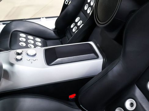 Used 2006 Ford GT RWD image 33