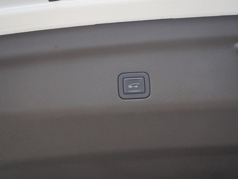 Used 2025 GMC Yukon XL Elevation w/ Technology Package AWD/4WD image 19