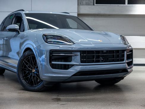 Certified 2025 Porsche Cayenne GTS AWD/4WD image 14