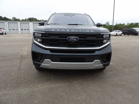Used 2025 Ford Expedition Max Platinum AWD/4WD image 3