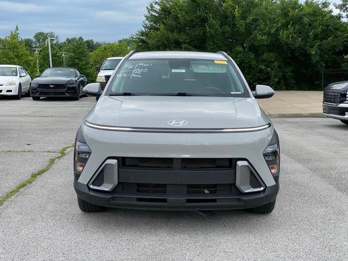 Used 2025 Hyundai Kona SEL FWD image 2