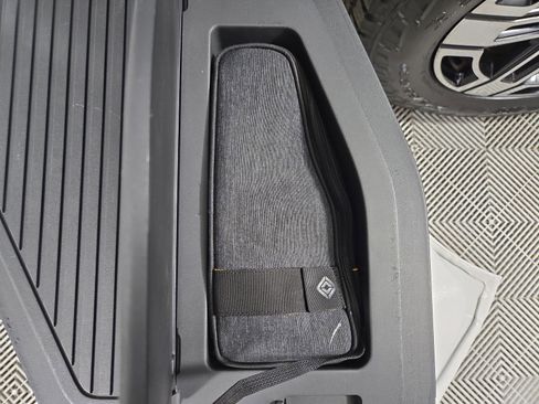 Used 2022 Rivian R1T Adventure image 32