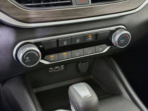 Used 2025 Nissan Altima 2.5 SV FWD image 19