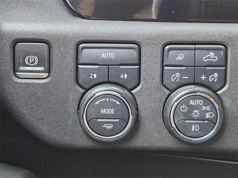 Used 2022 Chevrolet Silverado 1500 LTZ image 22