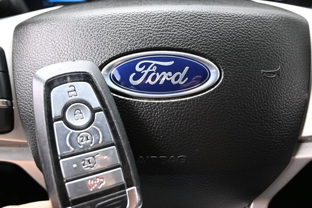 Used 2023 Ford Explorer Limited AWD/4WD image 35