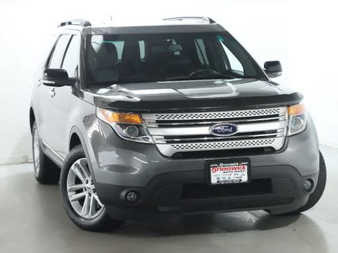 Used 2013 Ford Explorer XLT AWD/4WD image 2