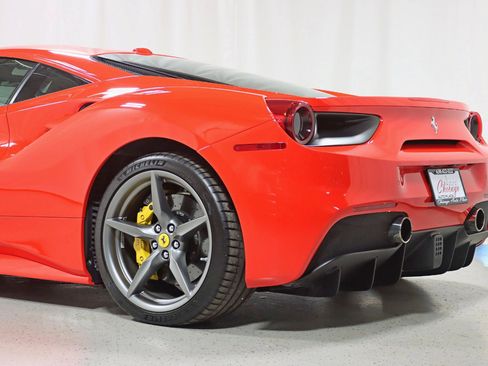 Used 2018 Ferrari 488 GTB image 11