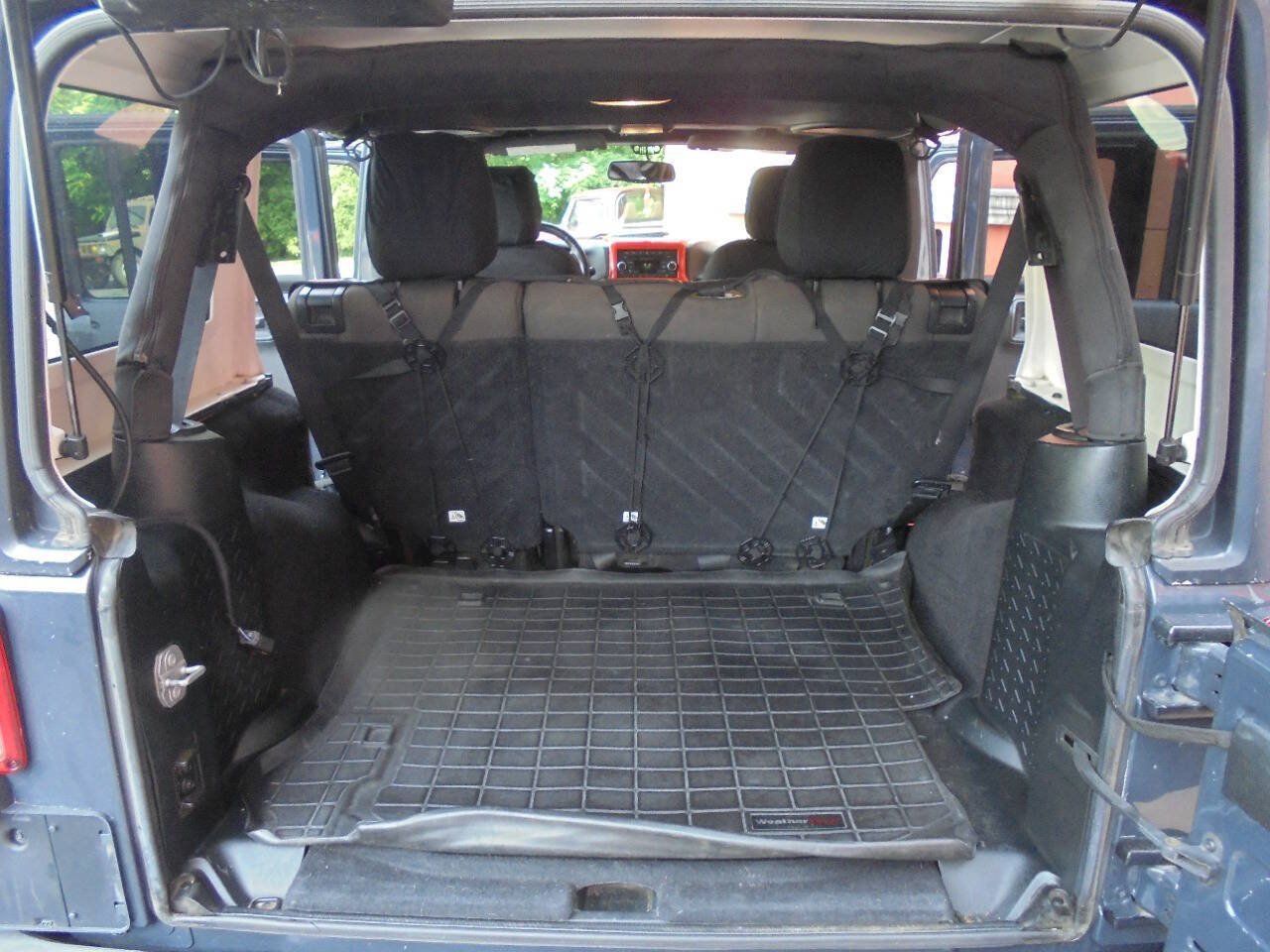 Used 2017 Jeep Wrangler Unlimited Sahara w/ Connectivity Group AWD/4WD image 33