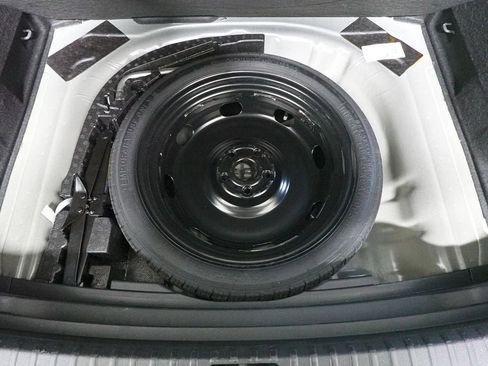 Used 2024 Volkswagen Taos SE image 26