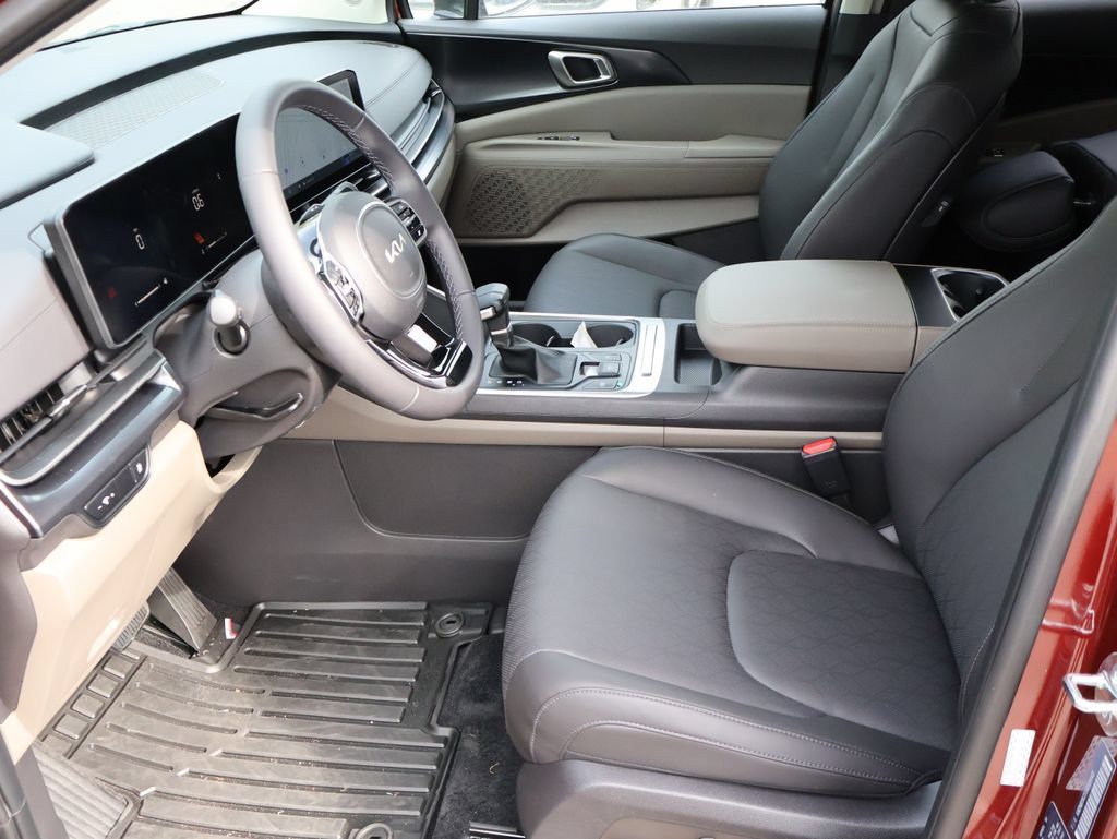 New 2025 Kia Carnival FWD image 39