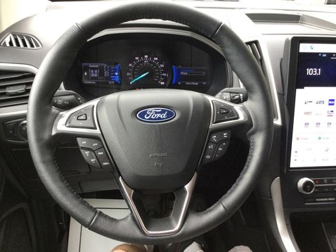 Used 2022 Ford Edge SEL image 18