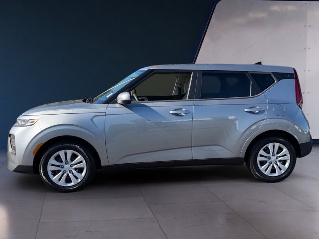 Certified 2022 Kia Soul LX FWD image 2