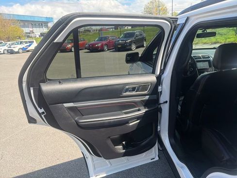 Used 2018 Ford Explorer Sport AWD/4WD image 23