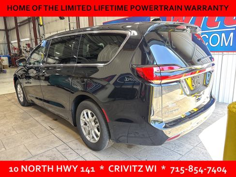 Used 2024 Chrysler Pacifica Touring-L FWD image 5