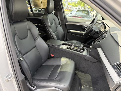 Used 2025 Volvo XC90 B5 Core AWD/4WD image 34