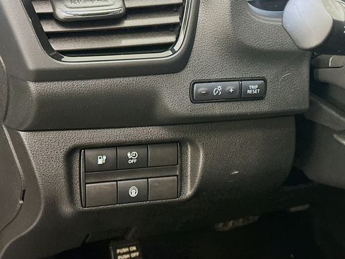 Used 2024 Nissan Leaf S image 17