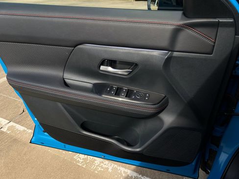 Used 2025 Nissan Kicks SR w/ Interior Electronics Package image 26